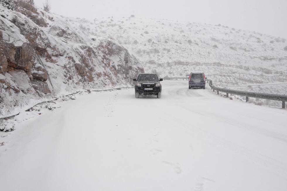 Nevadas en Cedrillas (Teruel) y carretera A-226 en el puerto de Cabigordo por la borrasca Gloria