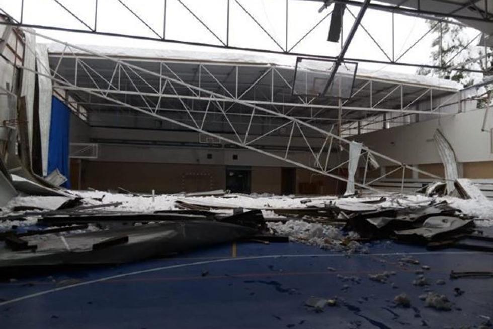 En Valderrobres (Teruel), no hay luz ni cobertura y ha caído el techo de varios edificios como del pabellón polideportivo.