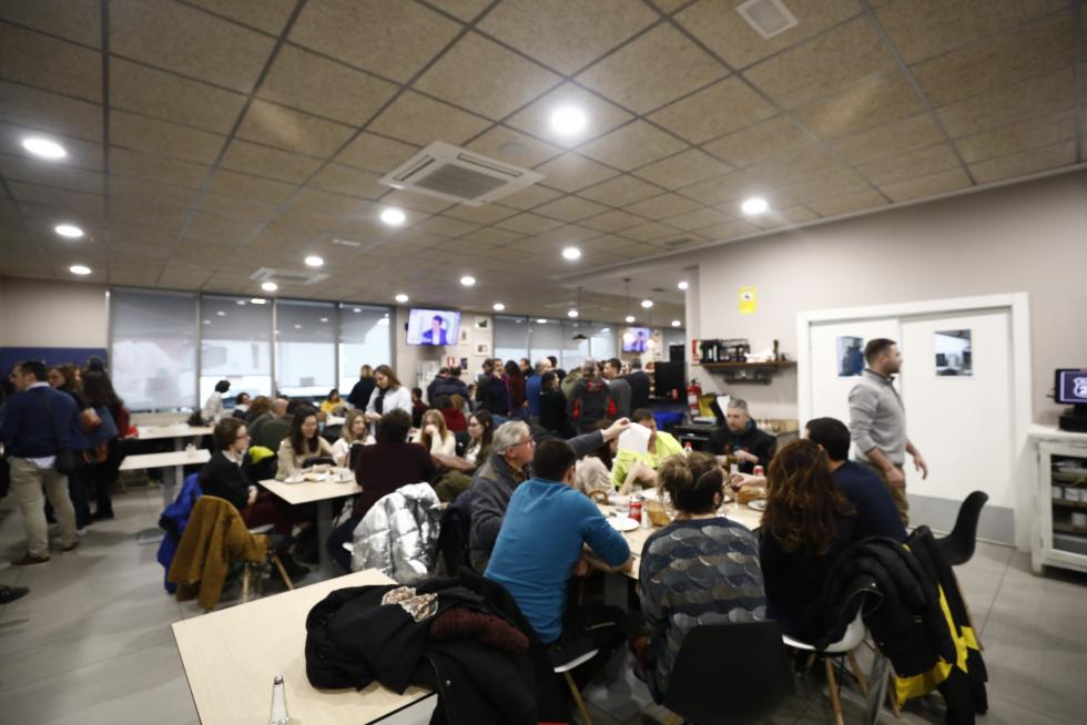La nevada ha causado complicaciones en Muel y su entorno a primera hora y ha impedido ir a trabajar a algunas empresas.