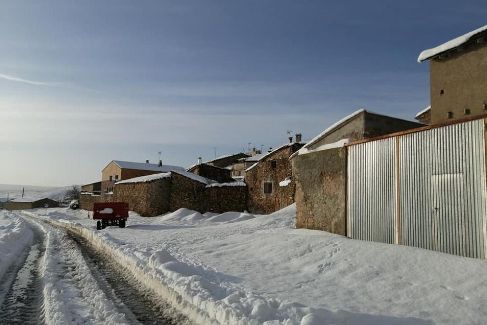 Monforte de Moyuela (Teruel) lleva cinco días rodeada de nieve y su alcaldesa critica la falta de ayuda