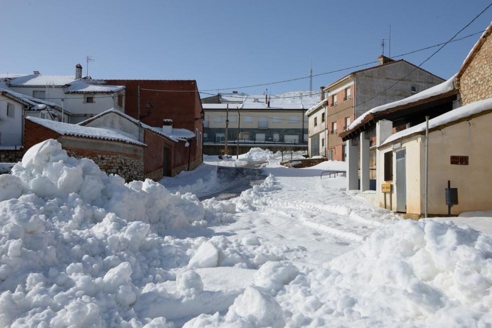 Pancrudo (Teruel), sin luz y con capazos de nieve en las calles