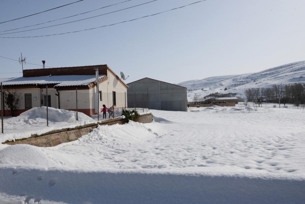 Pancrudo (Teruel), sin luz y con capazos de nieve en las calles