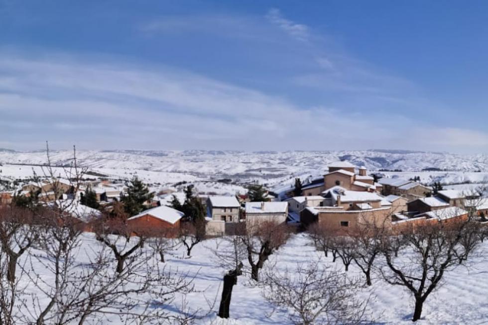 Valdehorna, rodeada de nieve