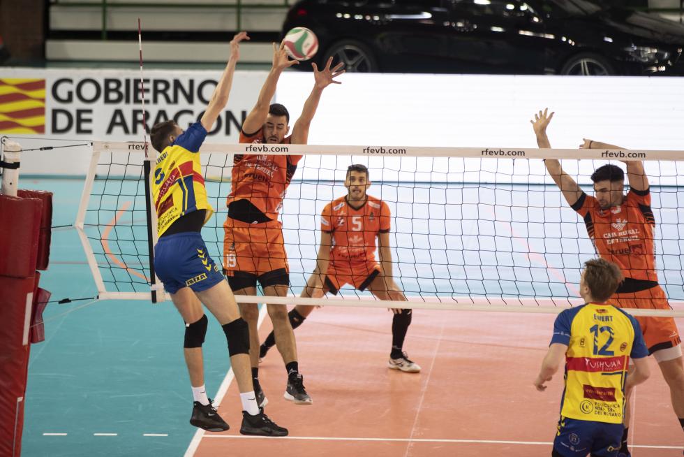 Partido de superliga de voleibol entre el CV Teruel y el Ushuaia de Ibiza.