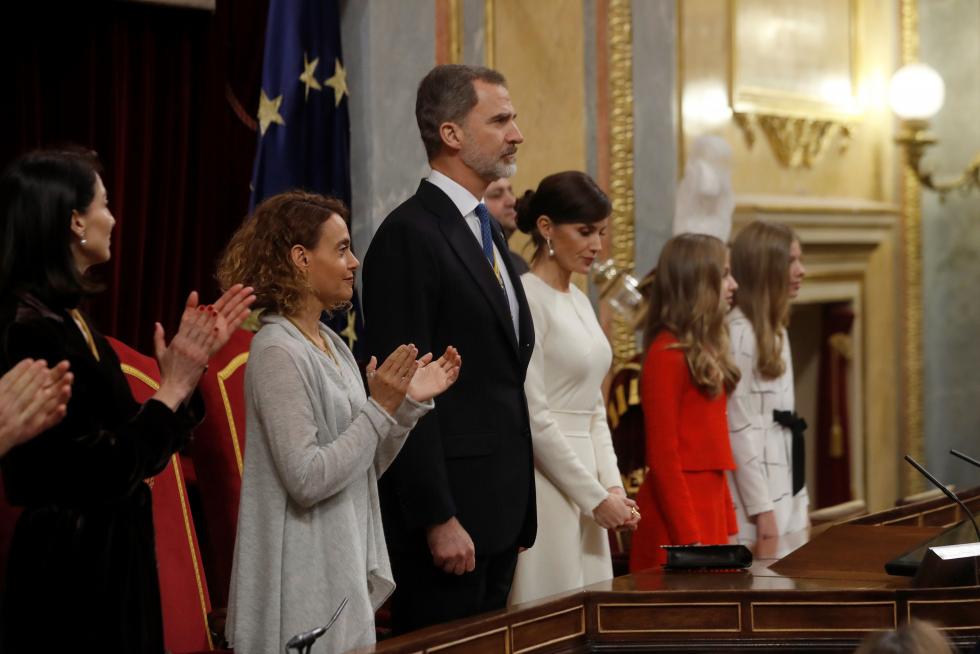 La reina Letizia y la princesa Leonor junto al rey Felipe en el Congreso