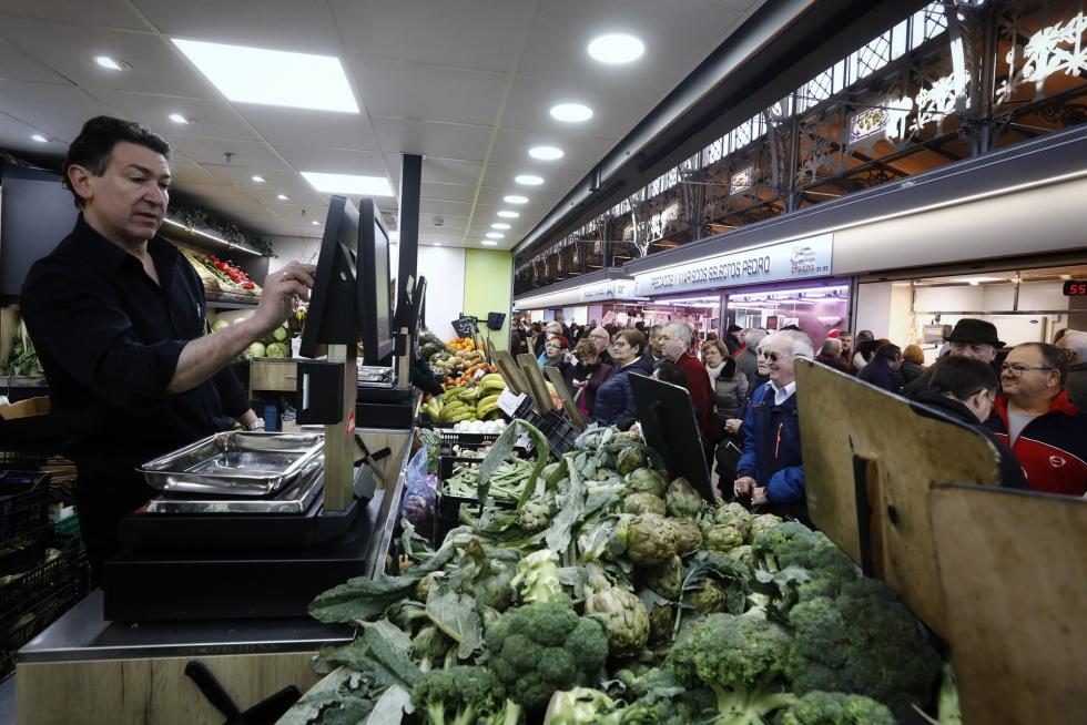 Primeros compradores en el nuevo Mercado Central