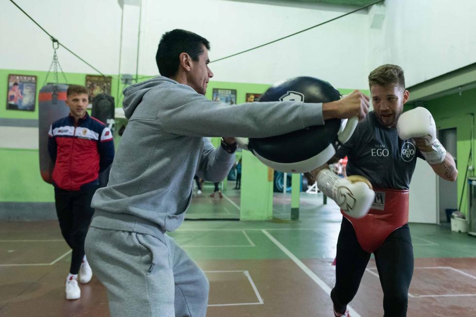 Ezequiel Gurría realiza el último entrenamiento con sparring, siendo el elegido el barcelonés Alejandro Moya, actual campeón de España de peso superligero, en el Gimnasio Serpabox de Zaragoza.