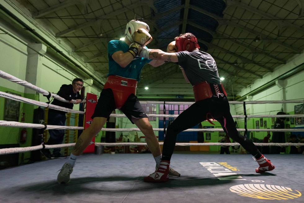 Ezequiel Gurría realiza el último entrenamiento con sparring, siendo el elegido el barcelonés Alejandro Moya, actual campeón de España de peso superligero, en el Gimnasio Serpabox de Zaragoza.