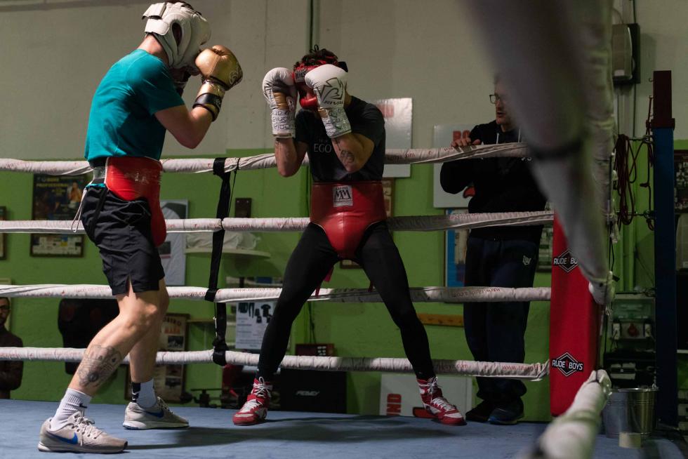 Ezequiel Gurría realiza el último entrenamiento con sparring, siendo el elegido el barcelonés Alejandro Moya, actual campeón de España de peso superligero, en el Gimnasio Serpabox de Zaragoza.