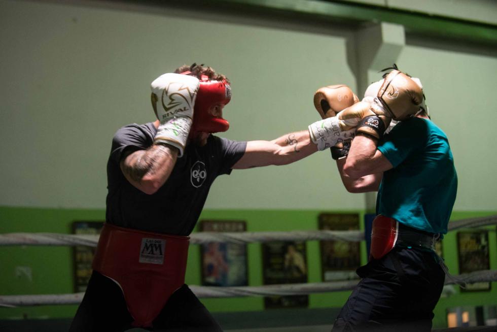 Ezequiel Gurría realiza el último entrenamiento con sparring, siendo el elegido el barcelonés Alejandro Moya, actual campeón de España de peso superligero, en el Gimnasio Serpabox de Zaragoza.