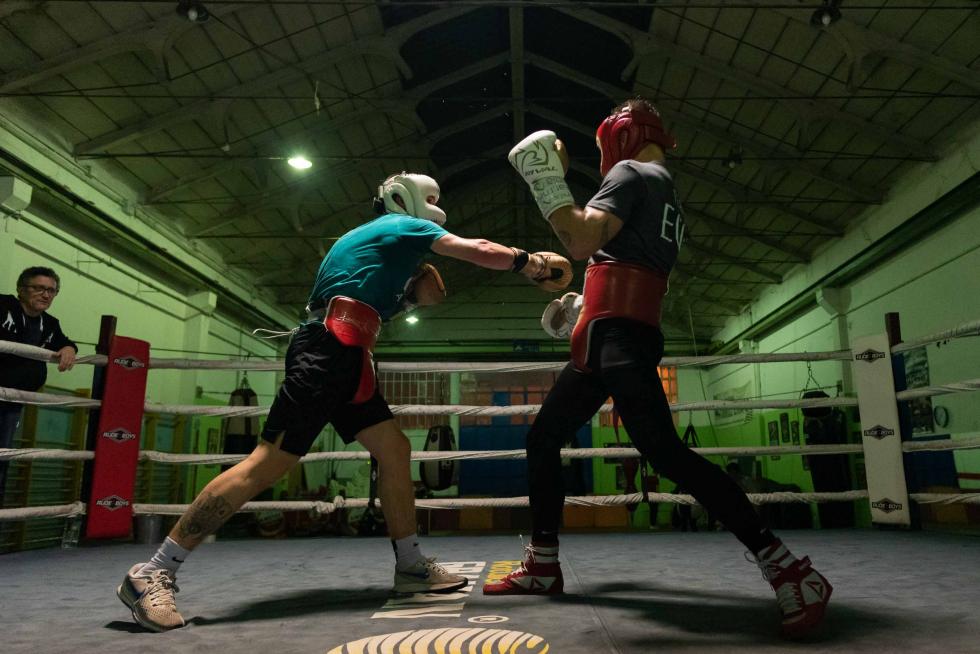 Ezequiel Gurría realiza el último entrenamiento con sparring, siendo el elegido el barcelonés Alejandro Moya, actual campeón de España de peso superligero, en el Gimnasio Serpabox de Zaragoza.