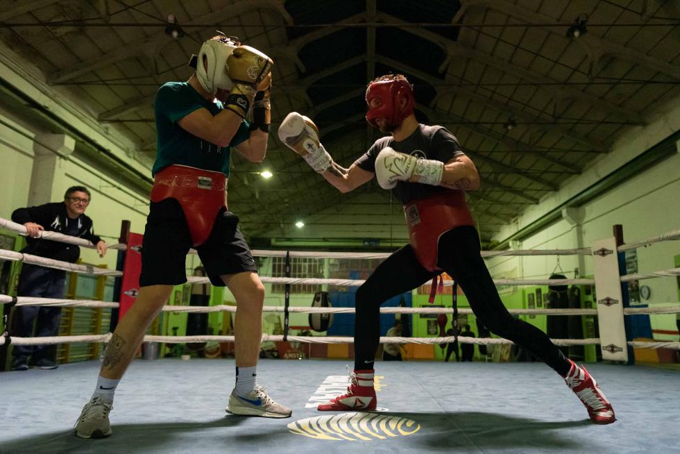 Ezequiel Gurría realiza el último entrenamiento con sparring, siendo el elegido el barcelonés Alejandro Moya, actual campeón de España de peso superligero, en el Gimnasio Serpabox de Zaragoza.