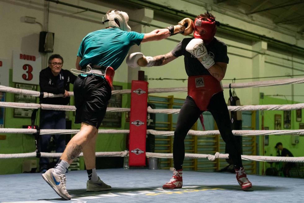 Ezequiel Gurría realiza el último entrenamiento con sparring, siendo el elegido el barcelonés Alejandro Moya, actual campeón de España de peso superligero, en el Gimnasio Serpabox de Zaragoza.