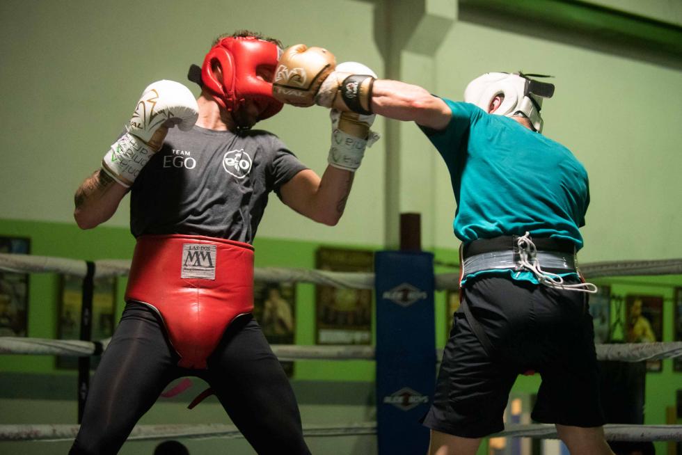 Ezequiel Gurría realiza el último entrenamiento con sparring, siendo el elegido el barcelonés Alejandro Moya, actual campeón de España de peso superligero, en el Gimnasio Serpabox de Zaragoza.