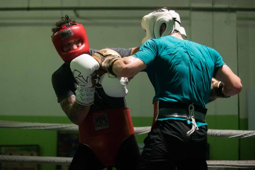 Ezequiel Gurría realiza el último entrenamiento con sparring, siendo el elegido el barcelonés Alejandro Moya, actual campeón de España de peso superligero, en el Gimnasio Serpabox de Zaragoza.
