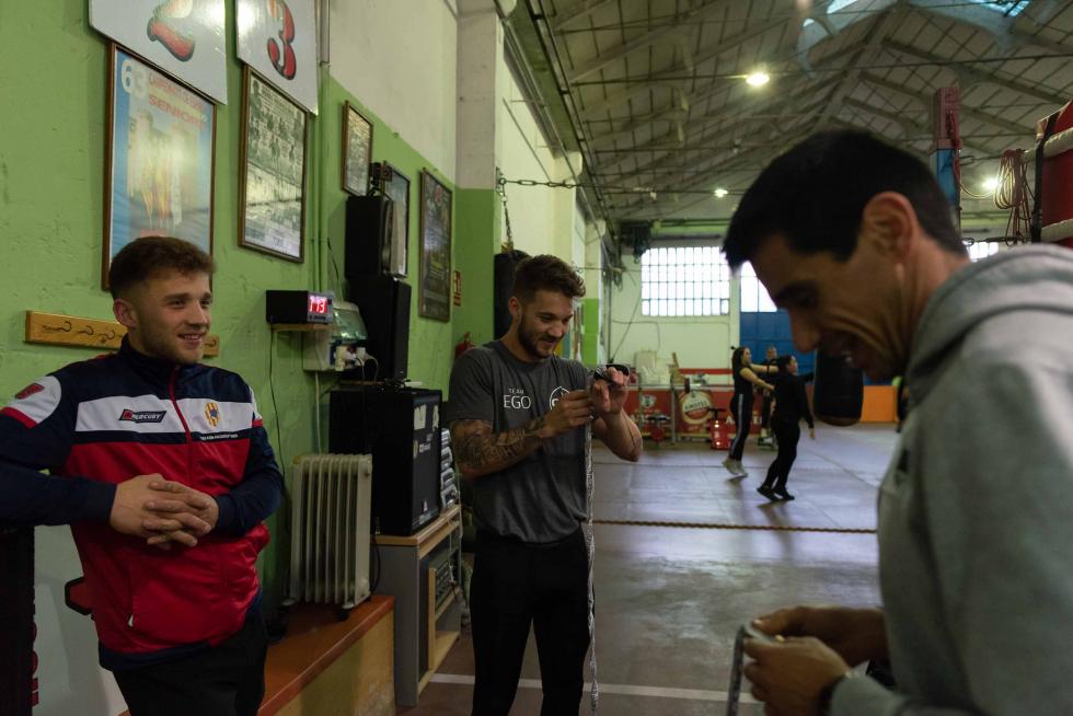 Ezequiel Gurría realiza el último entrenamiento con sparring, siendo el elegido el barcelonés Alejandro Moya, actual campeón de España de peso superligero, en el Gimnasio Serpabox de Zaragoza.