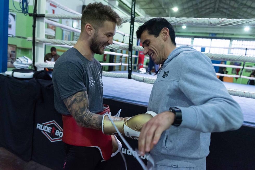 Ezequiel Gurría realiza el último entrenamiento con sparring, siendo el elegido el barcelonés Alejandro Moya, actual campeón de España de peso superligero, en el Gimnasio Serpabox de Zaragoza.