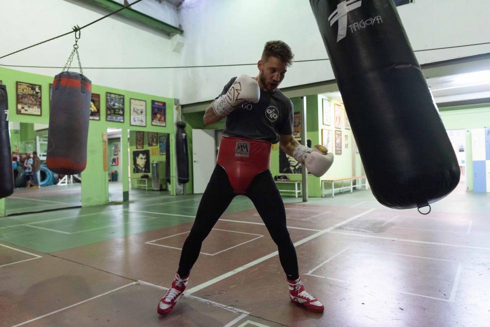 Ezequiel Gurría realiza el último entrenamiento con sparring, siendo el elegido el barcelonés Alejandro Moya, actual campeón de España de peso superligero, en el Gimnasio Serpabox de Zaragoza.
