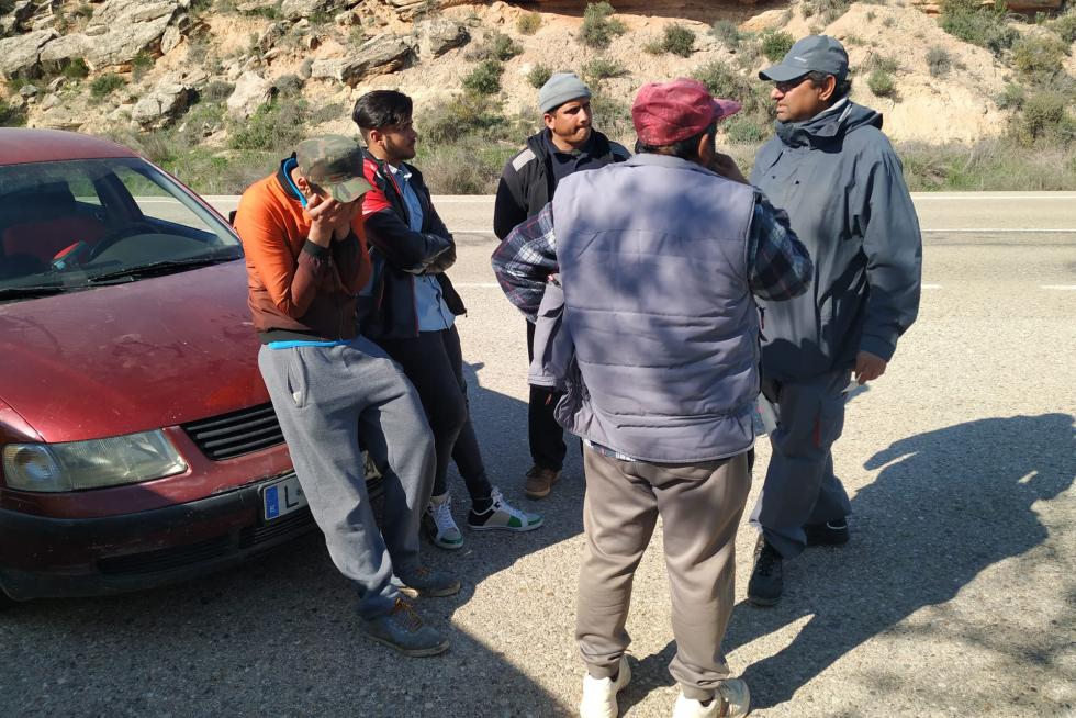 Una furgoneta con ocho ocupantes chocó con un tractor agrícola a primera hora de la mañana de este viernes. El accidente dejó tres muertos y cinco heridos, todos ocupantes de la furgoneta.
