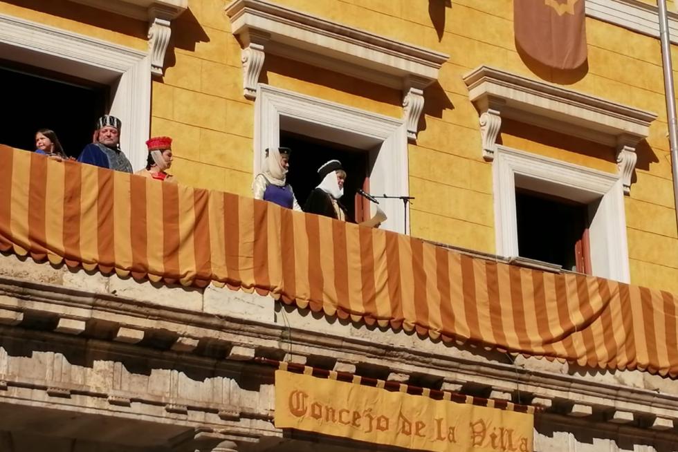 La diseñadora turolense Rosa Blasco, durante el pregón de las Bodas de Isabel