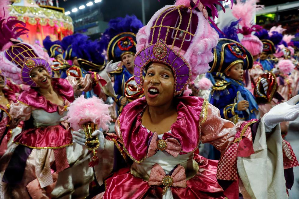 Marea de samba y color en el Carnaval de Brasil