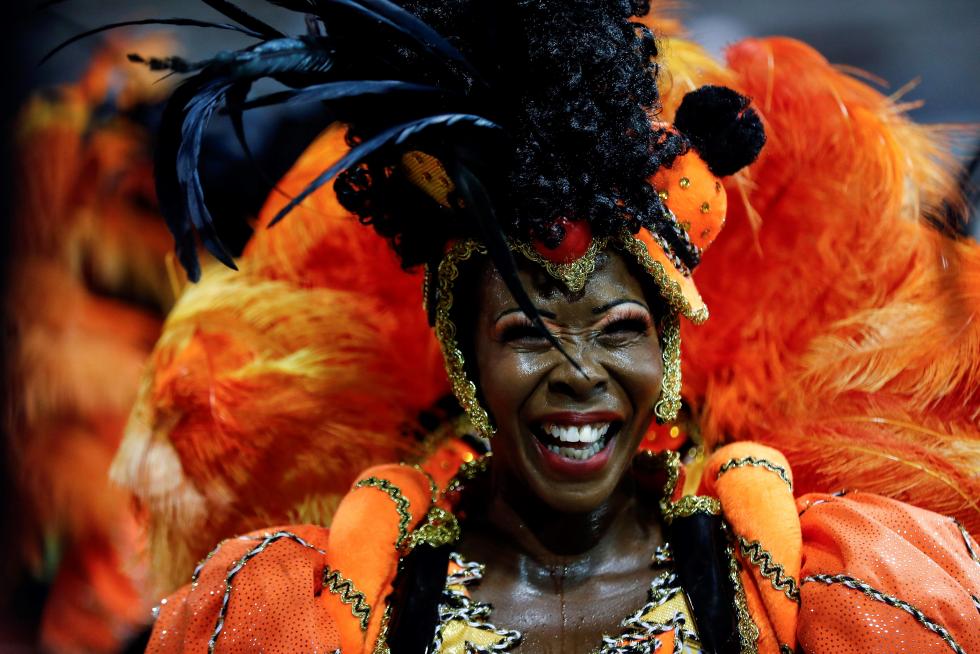 Marea de samba y color en el Carnaval de Brasil