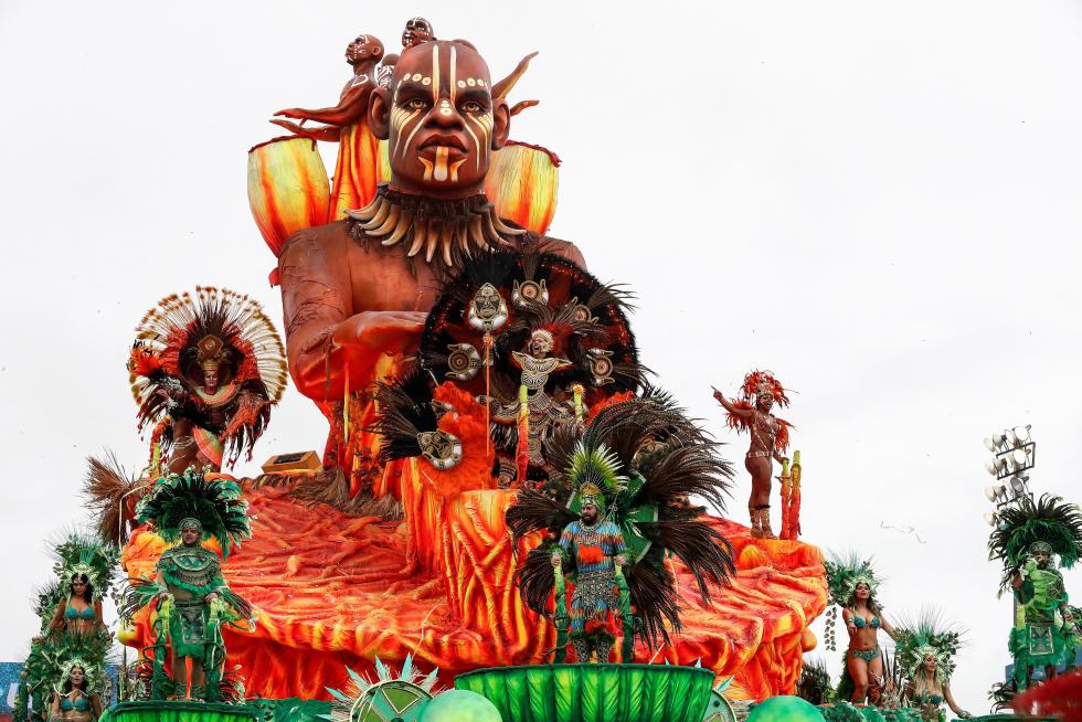 Marea de samba y color en el Carnaval de Brasil