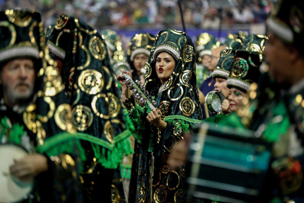 Marea de samba y color en el Carnaval de Brasil