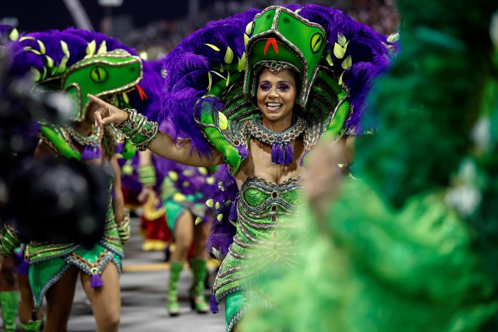 Marea de samba y color en el Carnaval de Brasil