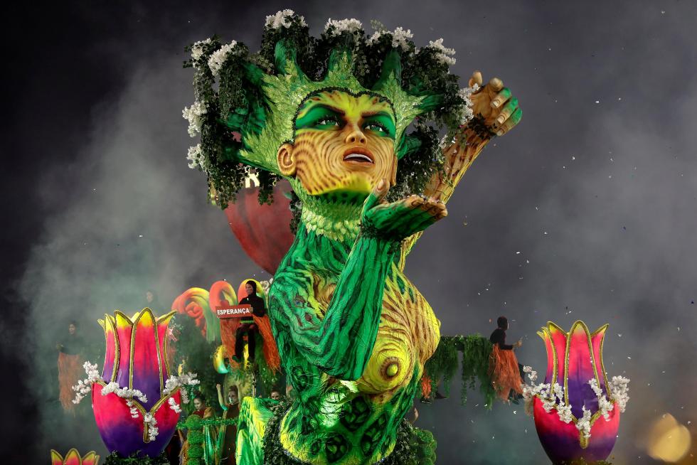 Marea de samba y color en el Carnaval de Brasil
