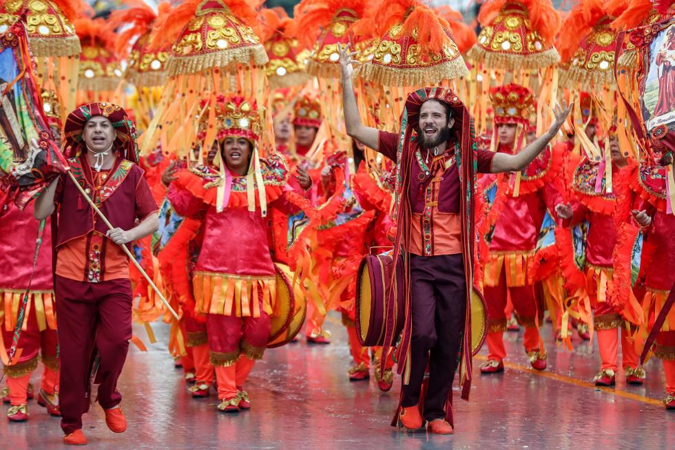 Marea de samba y color en el Carnaval de Brasil