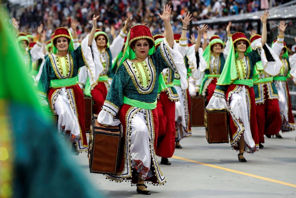 Marea de samba y color en el Carnaval de Brasil