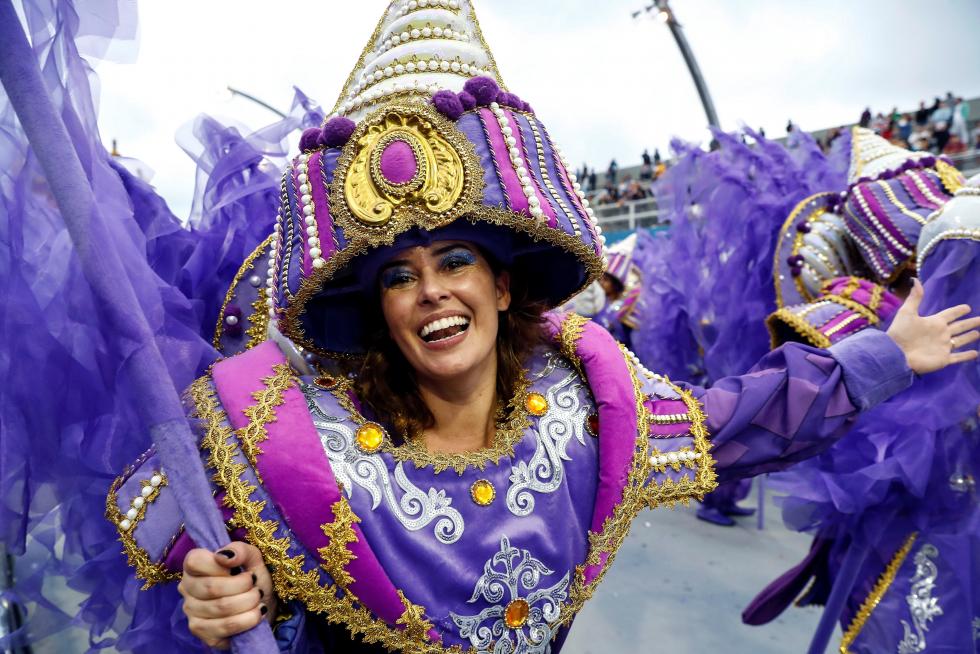 Marea de samba y color en el Carnaval de Brasil