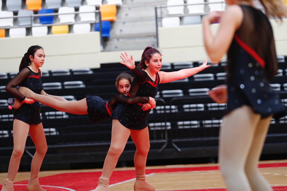 Las patinadoras entrenan este sábado por la mañana antes de competir por la tarde en el Silgo XXI.