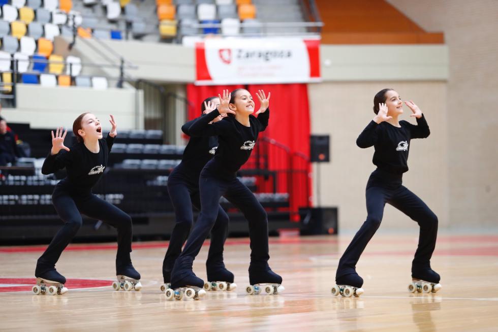 Las patinadoras entrenan este sábado por la mañana antes de competir por la tarde en el Silgo XXI.