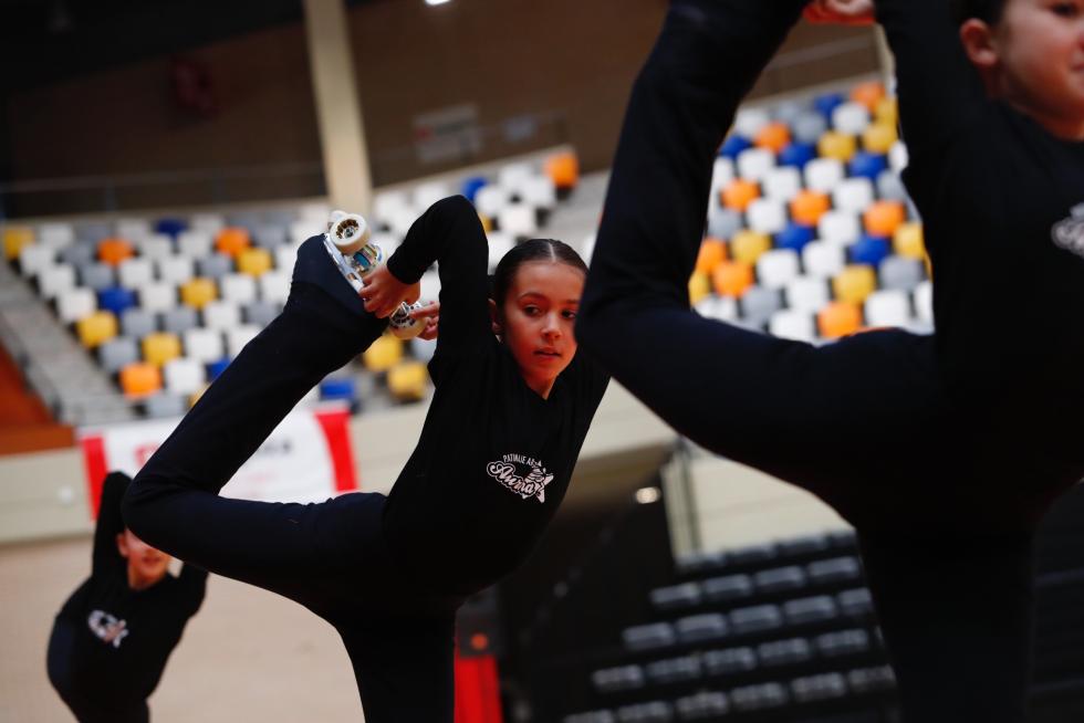 Las patinadoras entrenan este sábado por la mañana antes de competir por la tarde en el Silgo XXI.