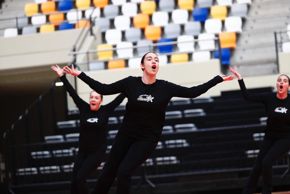 Las patinadoras entrenan este sábado por la mañana antes de competir por la tarde en el Silgo XXI.