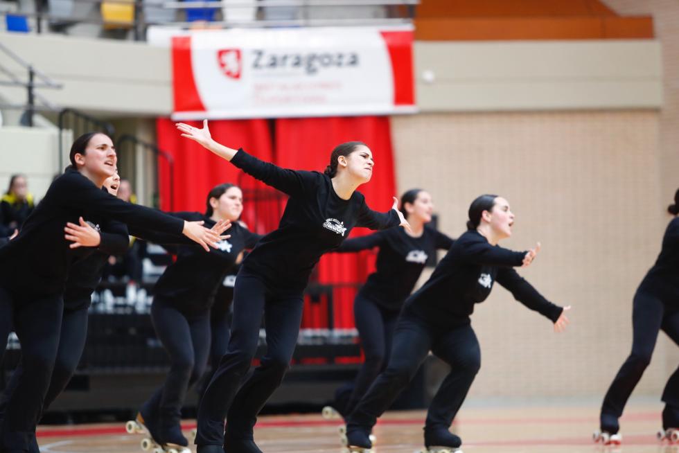 Las patinadoras entrenan este sábado por la mañana antes de competir por la tarde en el Silgo XXI.