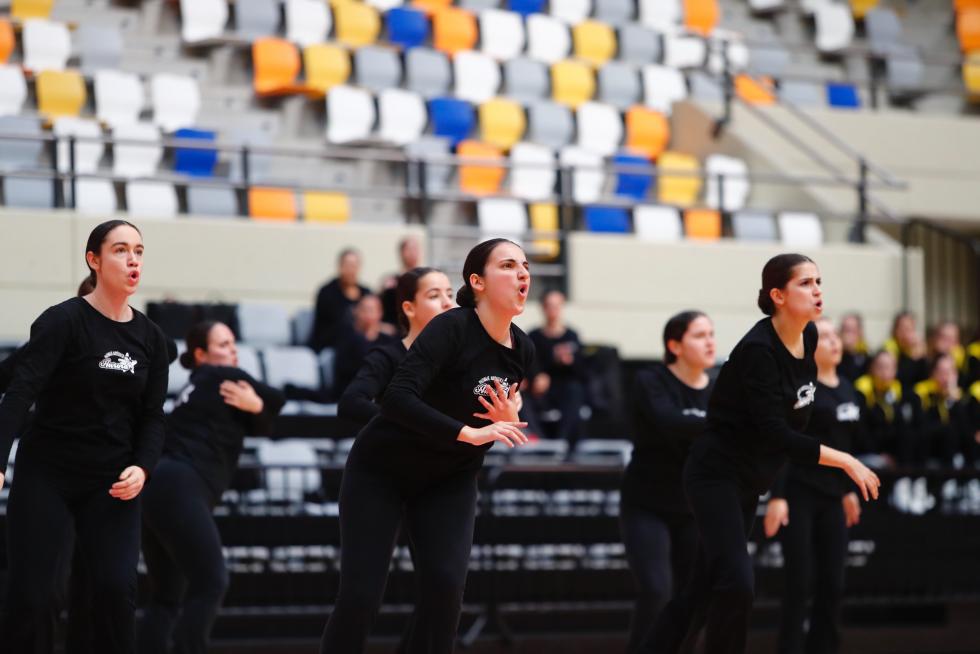 Las patinadoras entrenan este sábado por la mañana antes de competir por la tarde en el Silgo XXI.