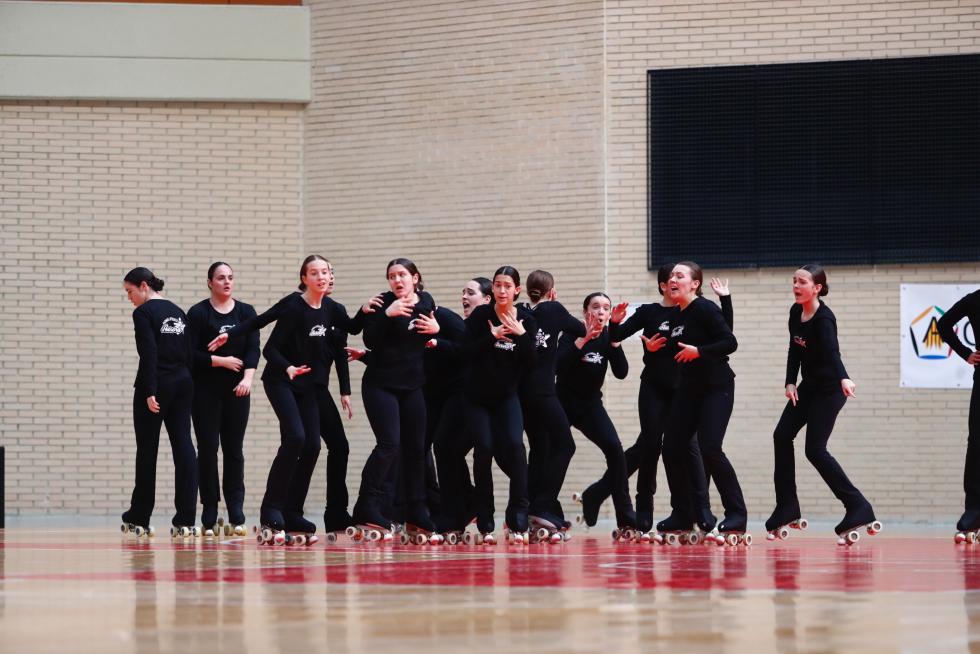 Las patinadoras entrenan este sábado por la mañana antes de competir por la tarde en el Silgo XXI.