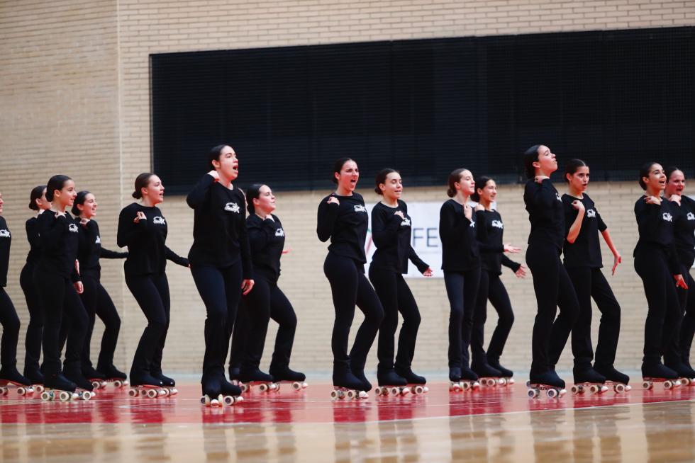 Las patinadoras entrenan este sábado por la mañana antes de competir por la tarde en el Silgo XXI.