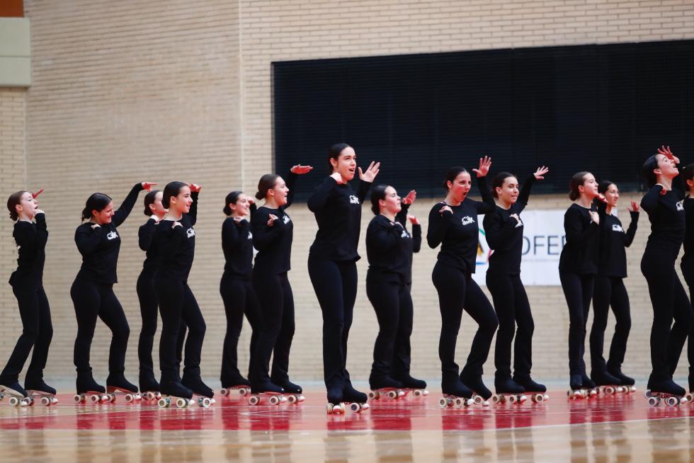 Las patinadoras entrenan este sábado por la mañana antes de competir por la tarde en el Silgo XXI.