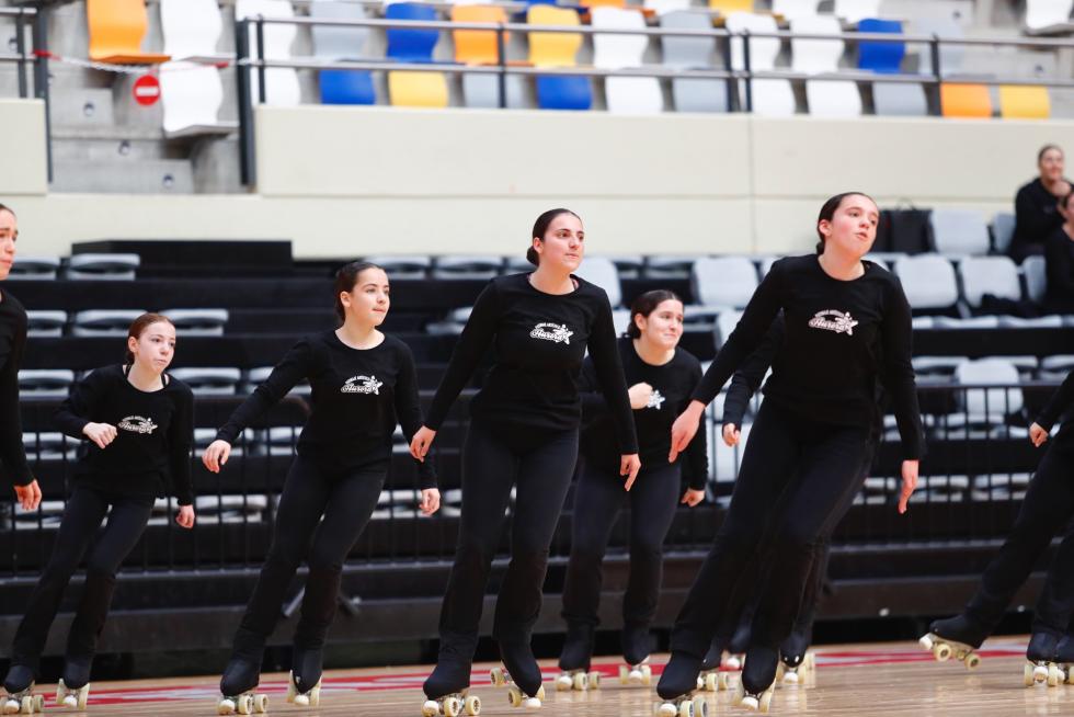 Las patinadoras entrenan este sábado por la mañana antes de competir por la tarde en el Silgo XXI.