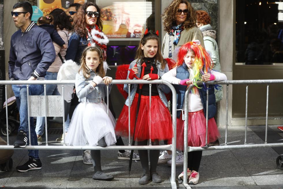Mucho color y personajes extravagantes en el carnaval infantil de Zaragoza