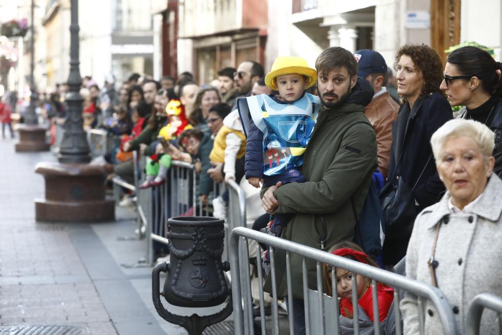 Mucho color y personajes extravagantes en el carnaval infantil de Zaragoza