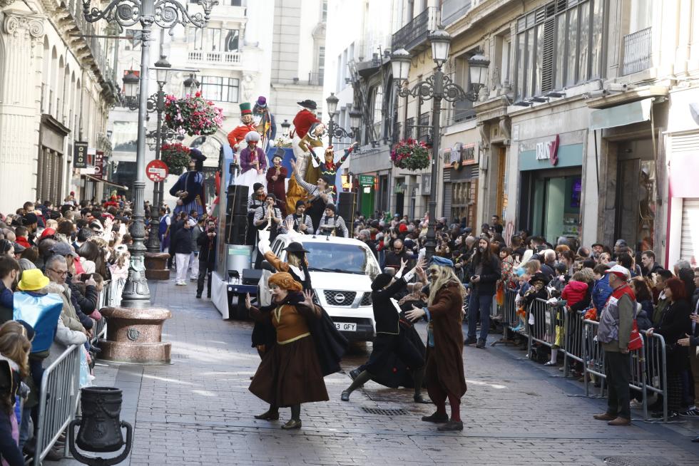 Mucho color y personajes extravagantes en el carnaval infantil de Zaragoza
