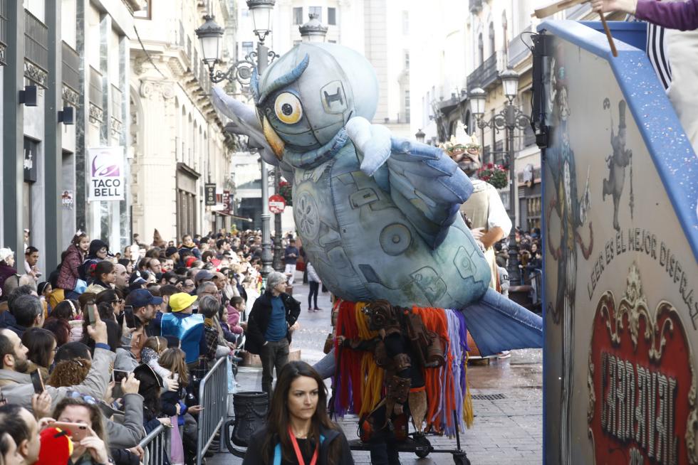 Mucho color y personajes extravagantes en el carnaval infantil de Zaragoza