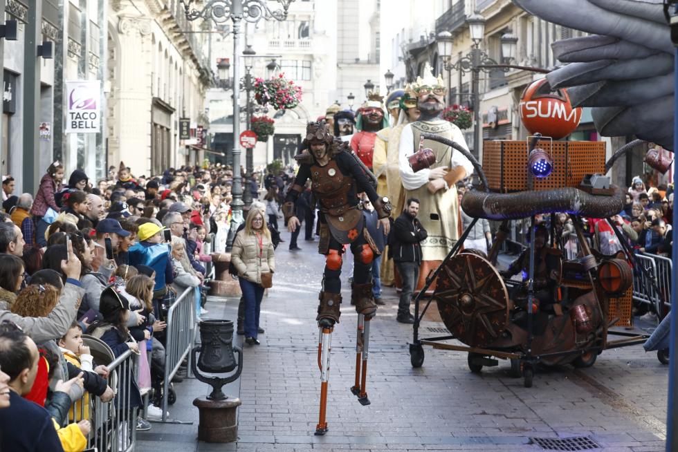 Mucho color y personajes extravagantes en el carnaval infantil de Zaragoza