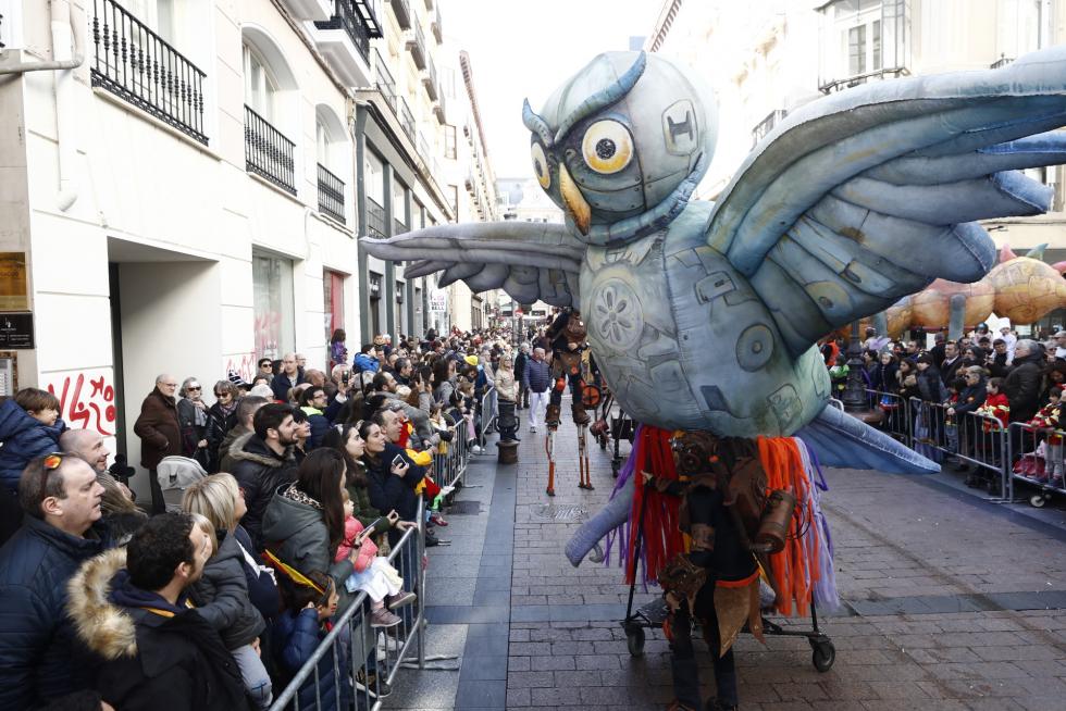 Mucho color y personajes extravagantes en el carnaval infantil de Zaragoza