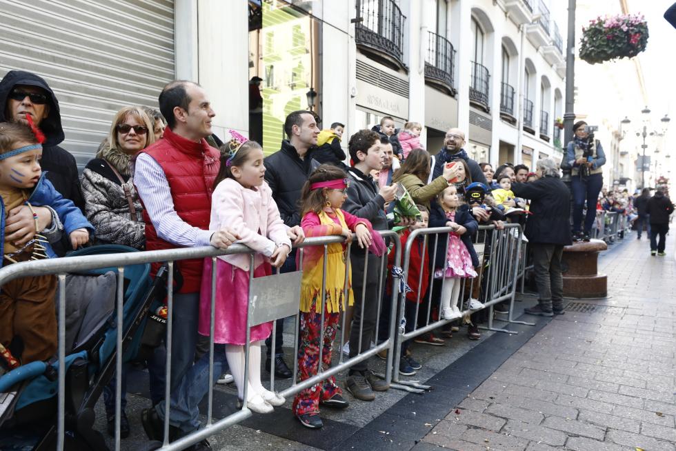 Mucho color y personajes extravagantes en el carnaval infantil de Zaragoza